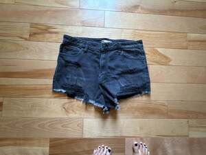 Size 17 SO Distressed Black Denim Raw Hem Shorts